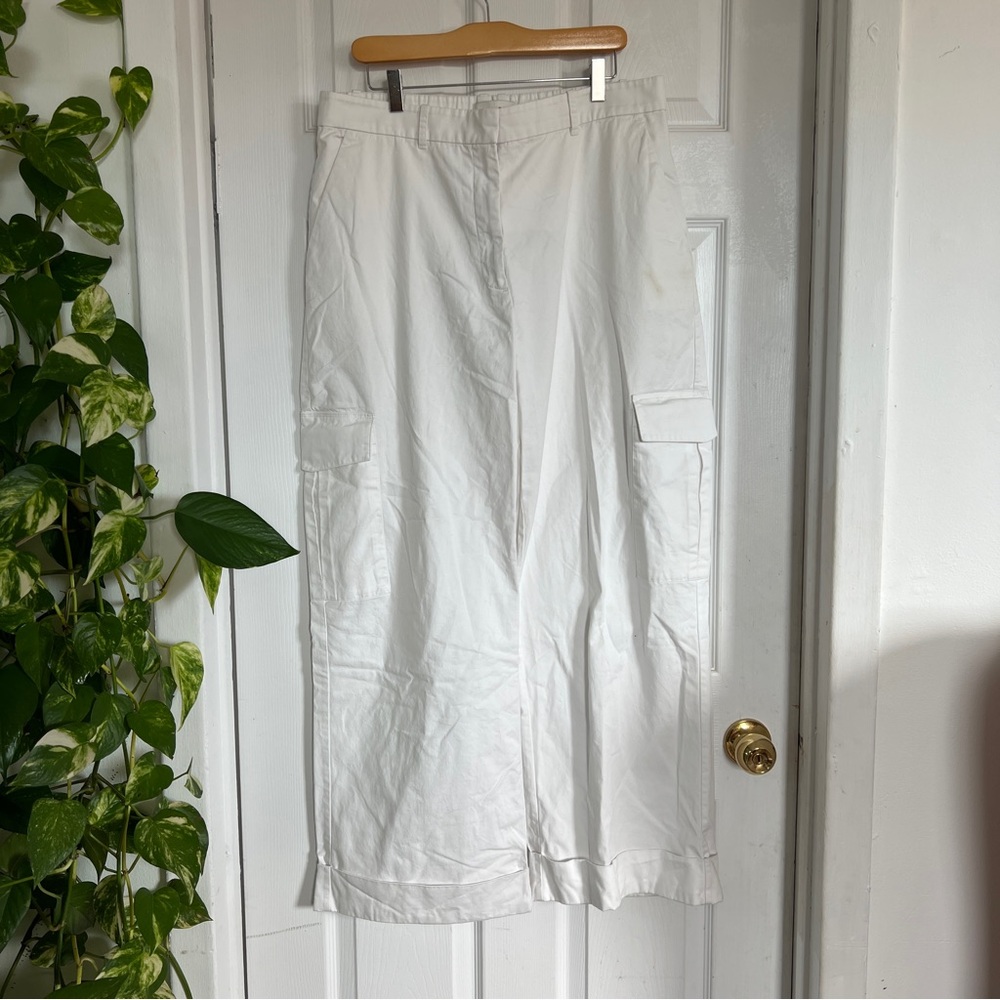 White cargo pants from Abercrombie